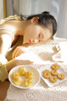 按摩棒塞着不准拿出来